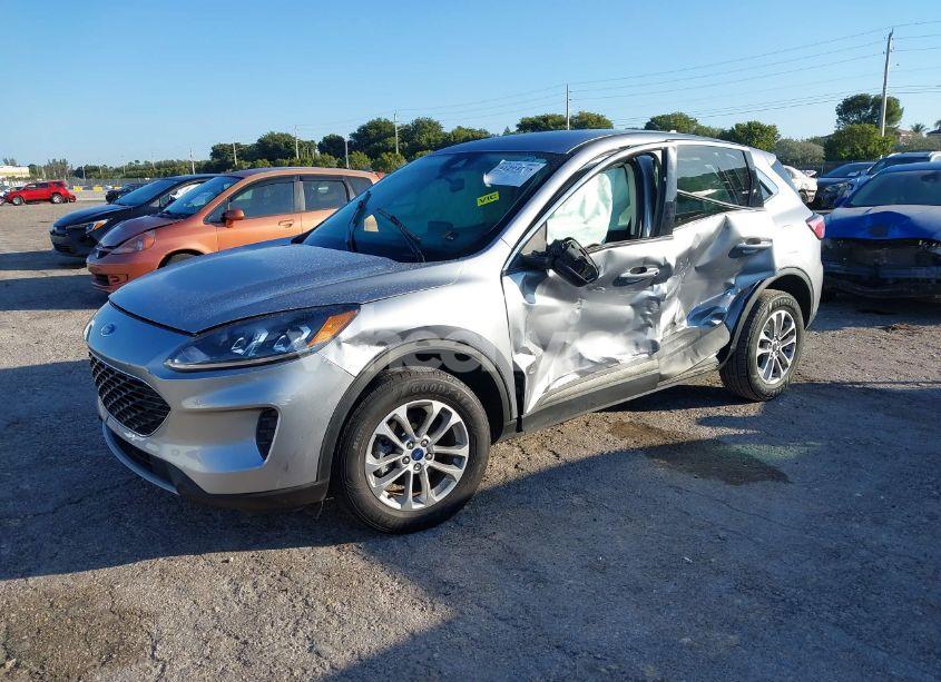 Photo 2 of 2021 Ford Escape SE HYBRID (VIN 1FMCU9BZ4MUA58687)