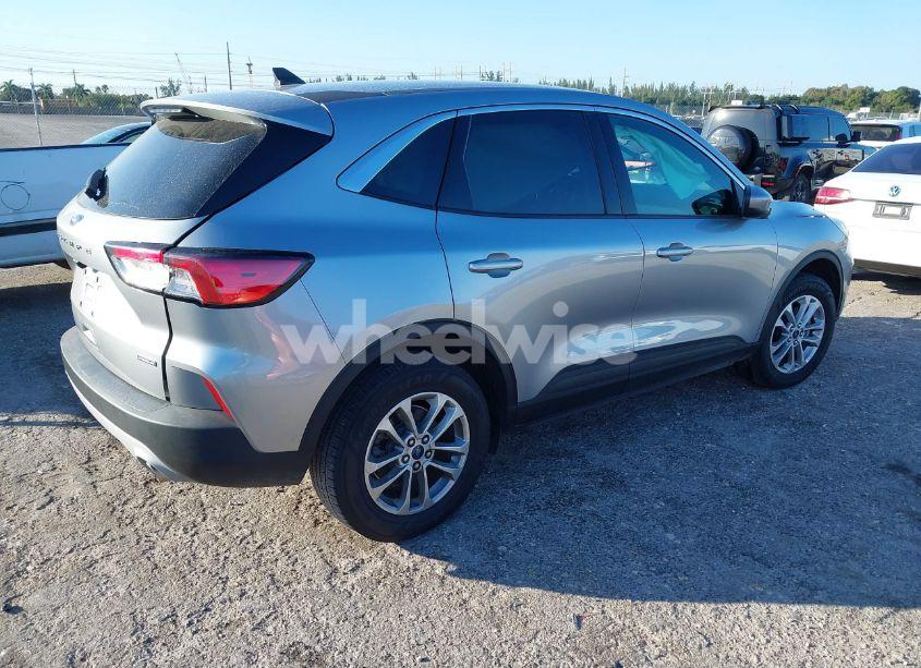 Photo 4 of 2021 Ford Escape SE HYBRID (VIN 1FMCU9BZ4MUA58687)