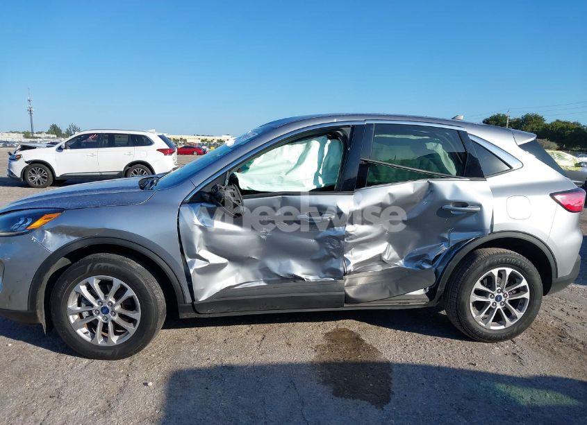 Photo 6 of 2021 Ford Escape SE HYBRID (VIN 1FMCU9BZ4MUA58687)