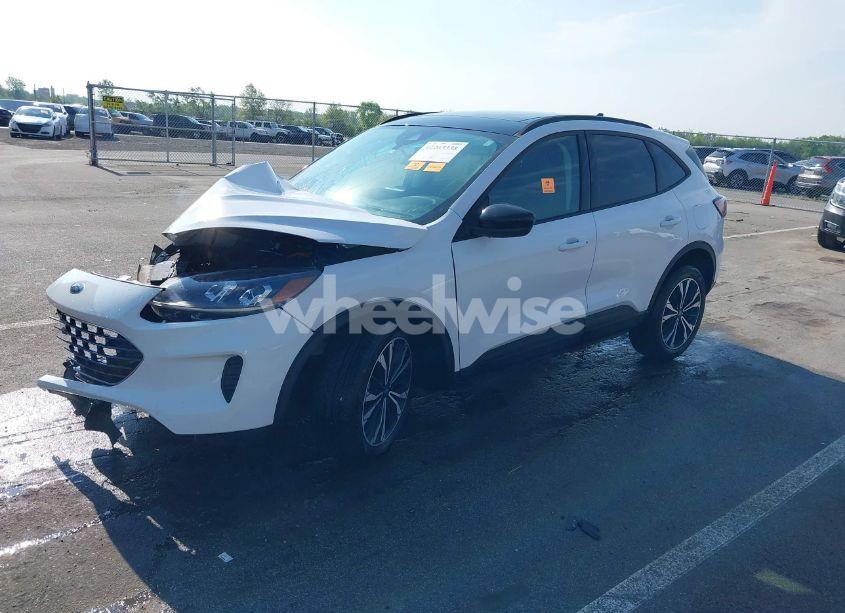 Photo 2 of 2022 Ford Escape SE HYBRID (VIN 1FMCU9BZ7NUB06992)