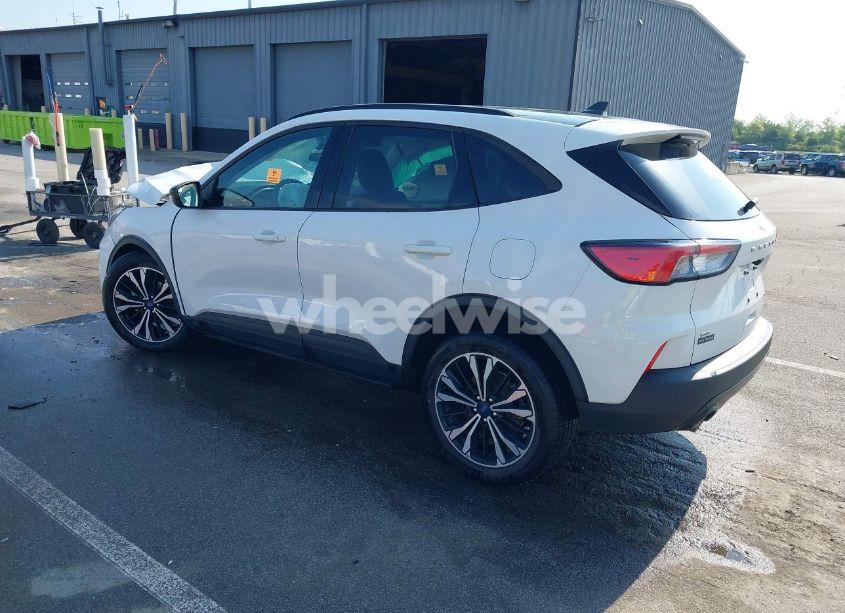 Photo 3 of 2022 Ford Escape SE HYBRID (VIN 1FMCU9BZ7NUB06992)