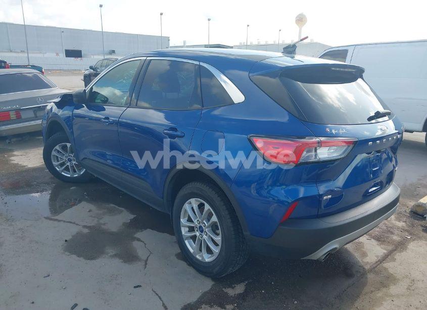 Photo 3 of 2022 Ford Escape SE HYBRID (VIN 1FMCU9BZ9NUA39229)
