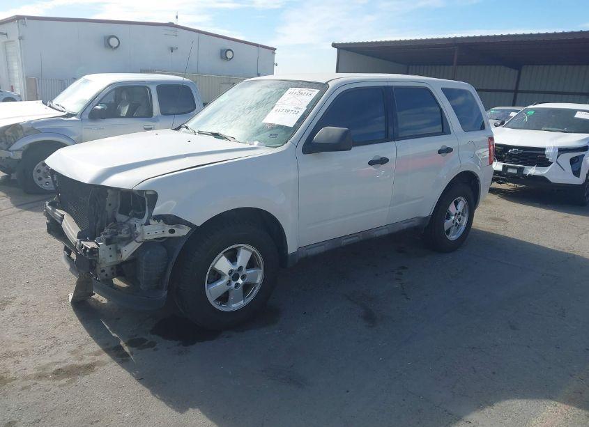 Photo 2 of 2010 Ford Escape XLS (VIN 1FMCU9C70AKA29935)