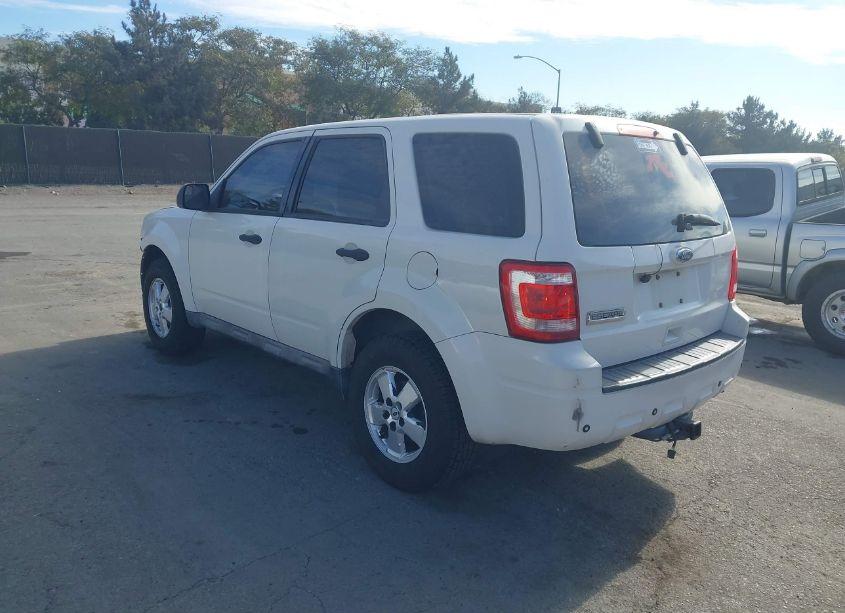 Photo 3 of 2010 Ford Escape XLS (VIN 1FMCU9C70AKA29935)