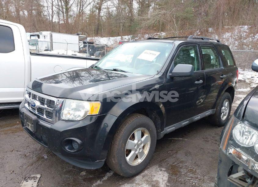 Photo 2 of 2010 Ford Escape XLS (VIN 1FMCU9C70AKC65324)