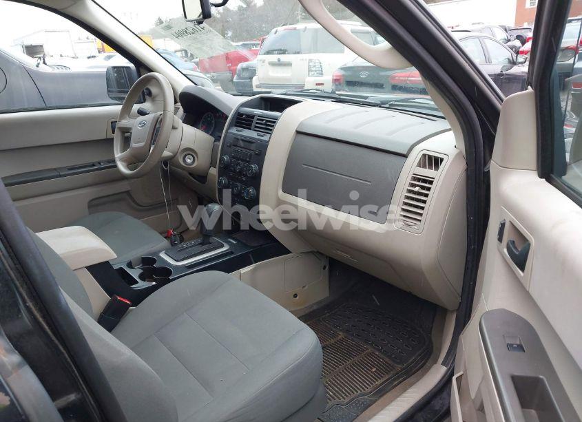 Photo 5 of 2010 Ford Escape XLS (VIN 1FMCU9C70AKC65324)