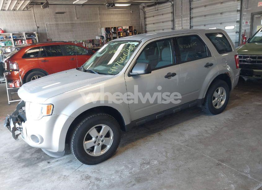 Photo 2 of 2012 Ford Escape XLS (VIN 1FMCU9C70CKB93771)