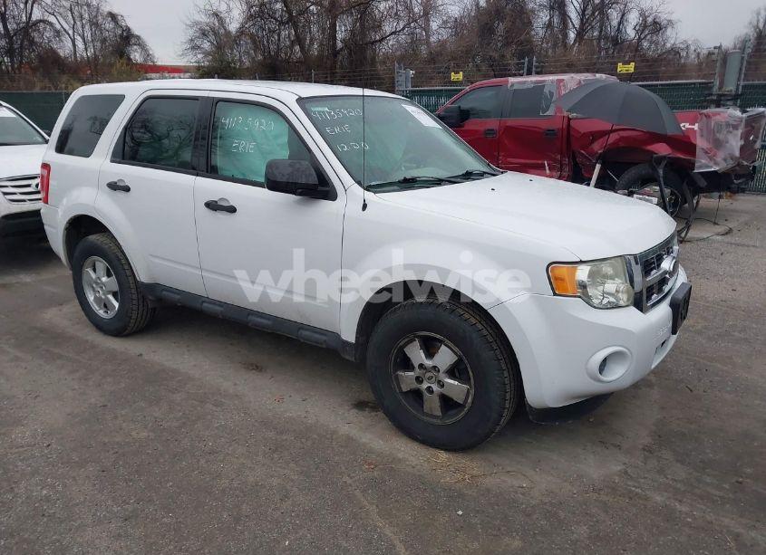 2011 Ford Escape XLS (VIN 1FMCU9C72BKB86271) main photo