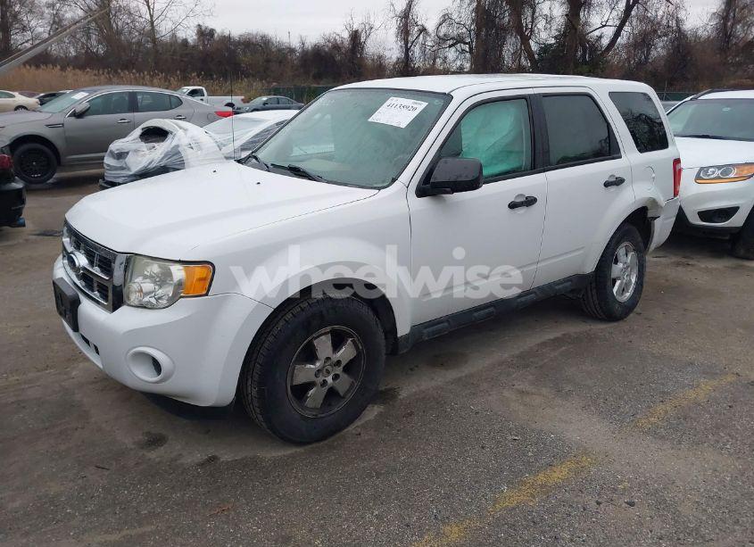 Photo 2 of 2011 Ford Escape XLS (VIN 1FMCU9C72BKB86271)