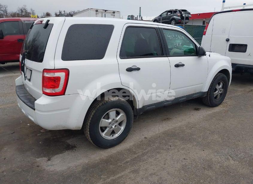 Photo 4 of 2011 Ford Escape XLS (VIN 1FMCU9C72BKB86271)