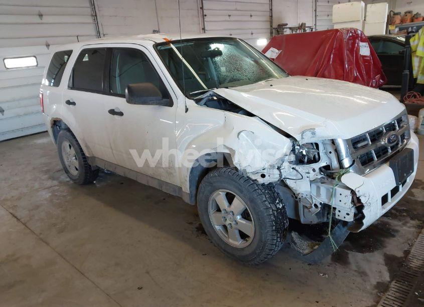 2012 Ford Escape XLS (VIN 1FMCU9C72CKC70575) main photo
