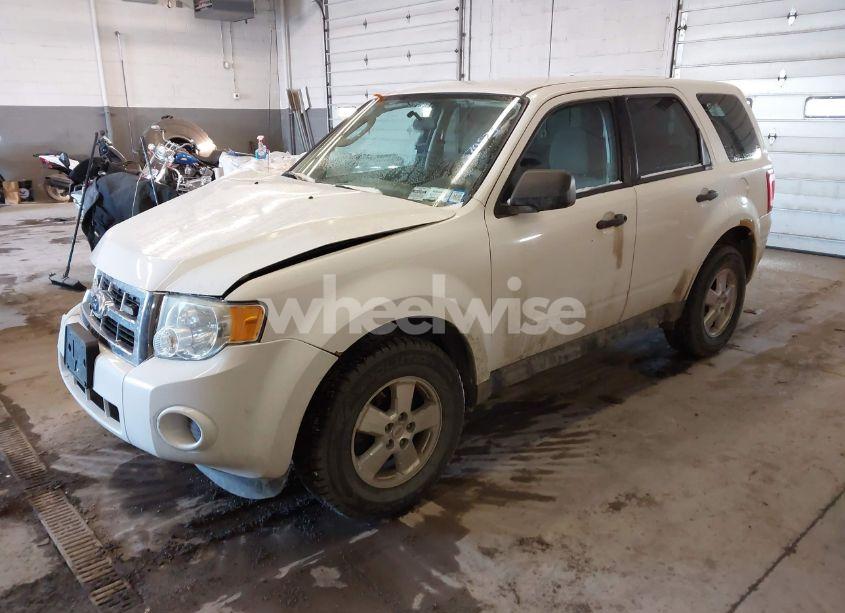 Photo 2 of 2012 Ford Escape XLS (VIN 1FMCU9C72CKC70575)