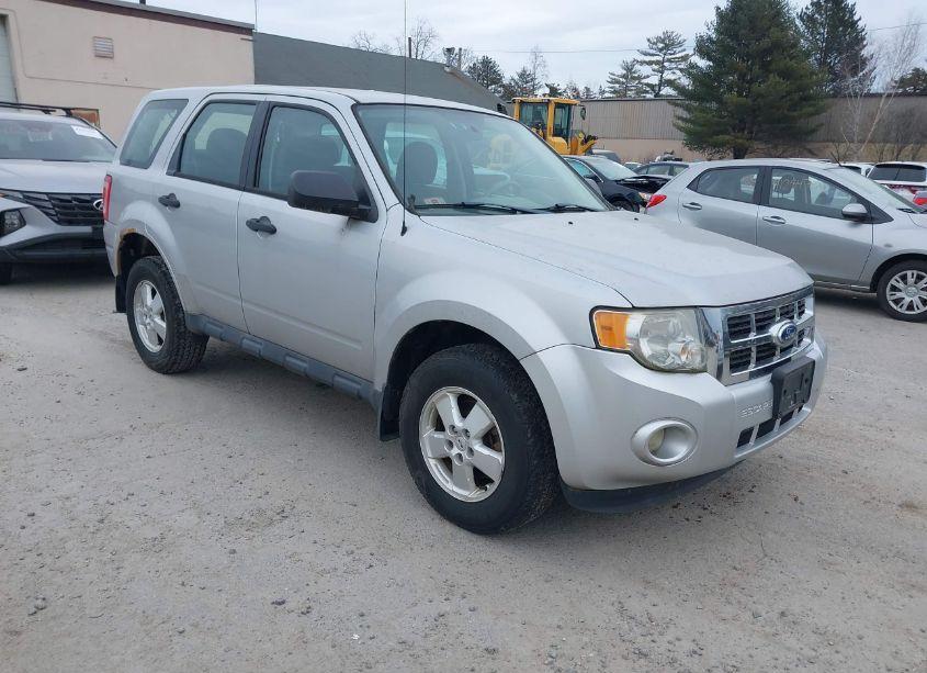 2012 Ford Escape XLS (VIN 1FMCU9C73CKB33192) main photo