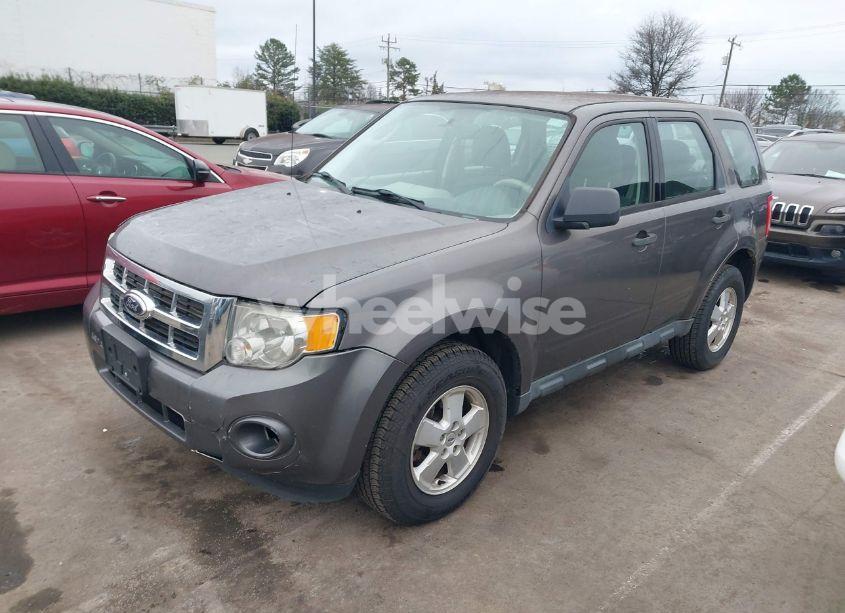 Photo 2 of 2012 Ford Escape XLS (VIN 1FMCU9C74CKC68911)