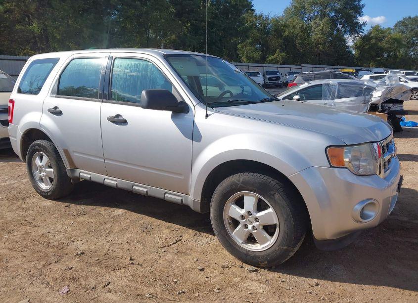 2010 Ford Escape XLS (VIN 1FMCU9C76AKC84346) main photo