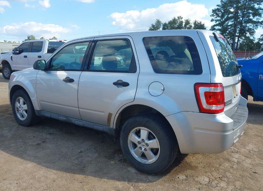 Photo 3 of 2010 Ford Escape XLS (VIN 1FMCU9C76AKC84346)