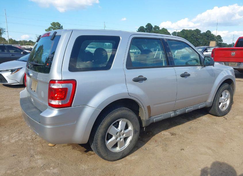 Photo 4 of 2010 Ford Escape XLS (VIN 1FMCU9C76AKC84346)