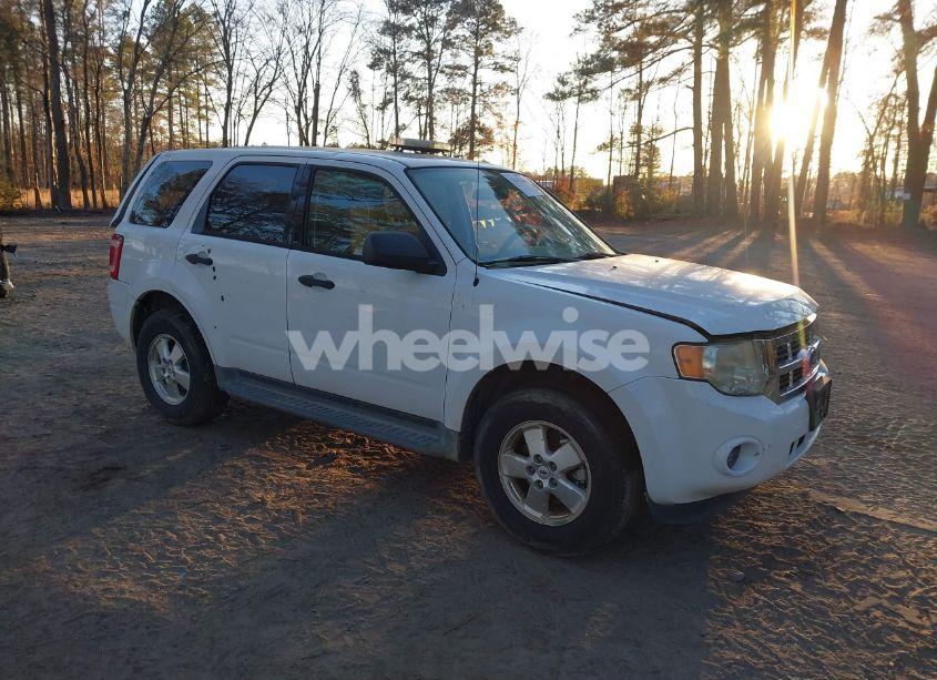 2012 Ford Escape XLS (VIN 1FMCU9C76CKA77460) main photo