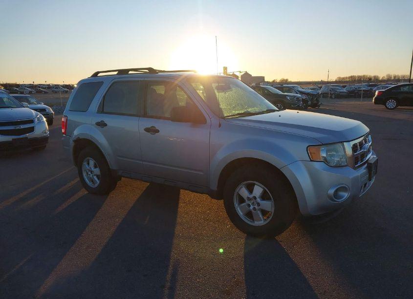 2010 Ford Escape XLS (VIN 1FMCU9C78AKC90696) main photo
