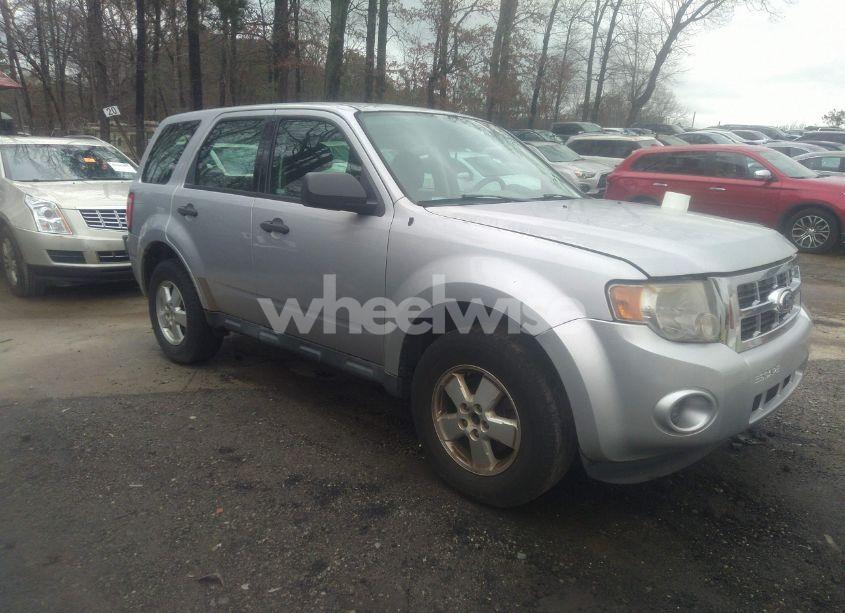 2011 Ford Escape XLS (VIN 1FMCU9C78BKB36913) main photo