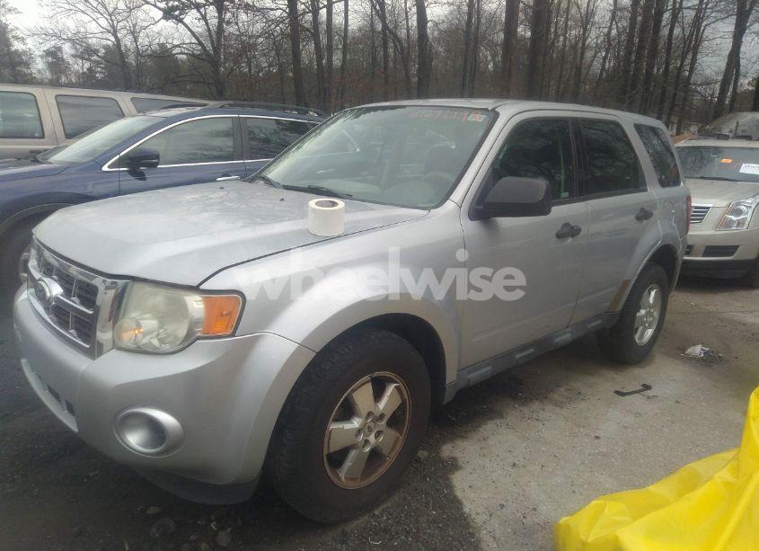 Photo 2 of 2011 Ford Escape XLS (VIN 1FMCU9C78BKB36913)