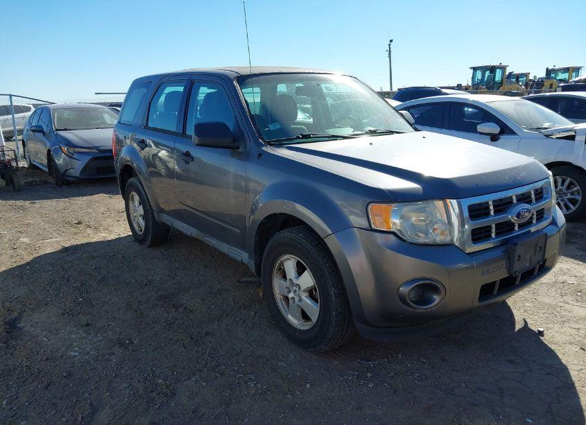 2011 Ford Escape XLS (VIN 1FMCU9C78BKC64908) main photo