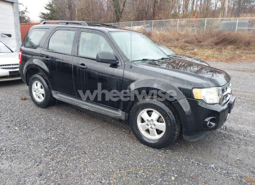 2010 Ford Escape XLS (VIN 1FMCU9C7XAKC77576) main photo