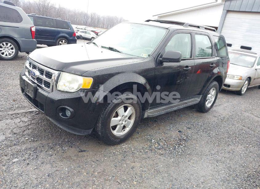 Photo 2 of 2010 Ford Escape XLS (VIN 1FMCU9C7XAKC77576)