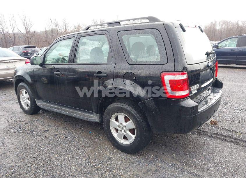Photo 3 of 2010 Ford Escape XLS (VIN 1FMCU9C7XAKC77576)