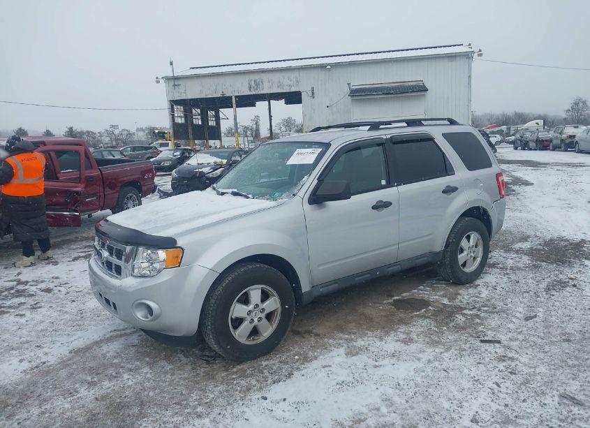 Photo 2 of 2010 Ford Escape XLS (VIN 1FMCU9C7XAKD34651)