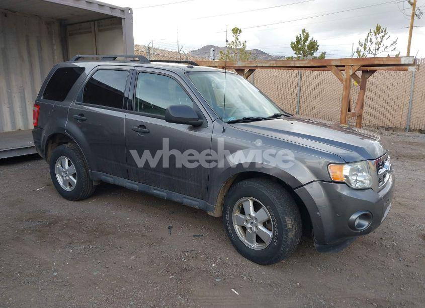 2010 Ford Escape XLT (VIN 1FMCU9D70AKB02946) main photo