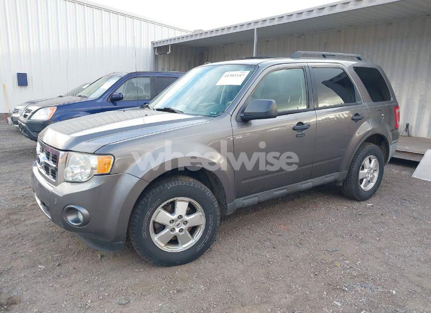 Photo 2 of 2010 Ford Escape XLT (VIN 1FMCU9D70AKB02946)