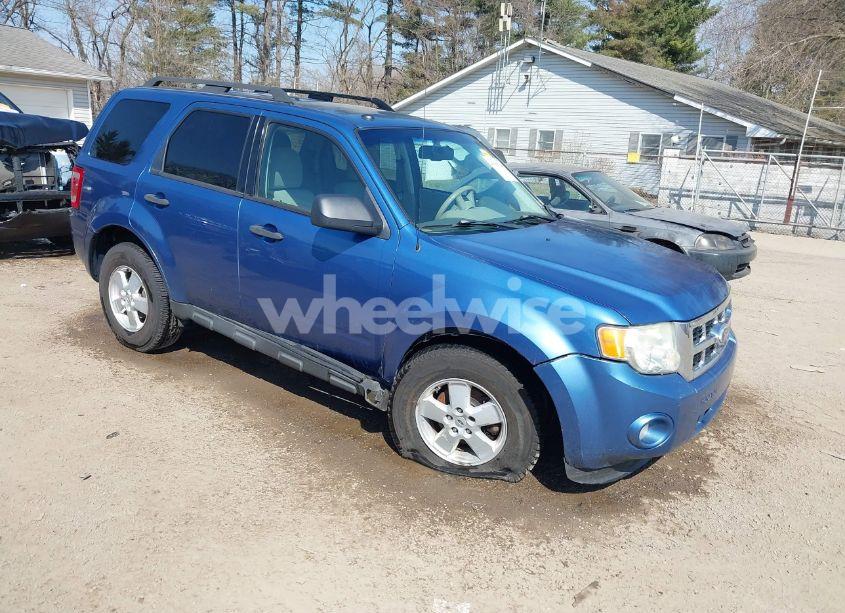 2010 Ford Escape XLT (VIN 1FMCU9D70AKC24867) main photo