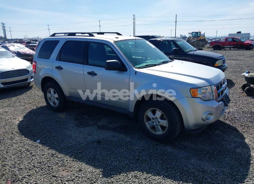 2010 Ford Escape XLT (VIN 1FMCU9D70AKD46774) main photo