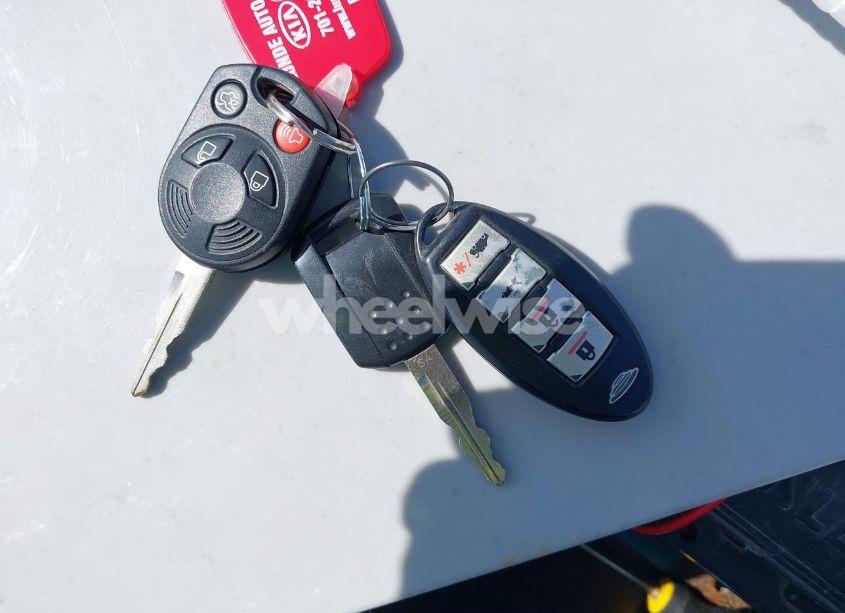 Photo 11 of 2010 Ford Escape XLT (VIN 1FMCU9D70AKD46774)