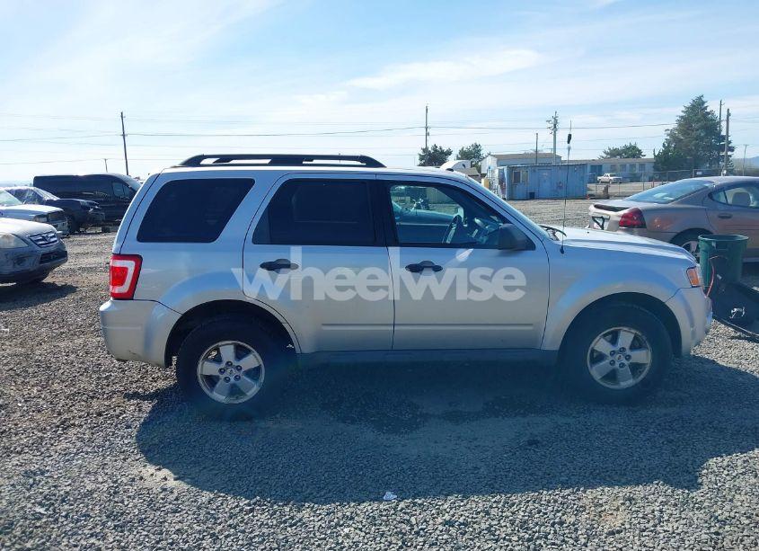 Photo 13 of 2010 Ford Escape XLT (VIN 1FMCU9D70AKD46774)