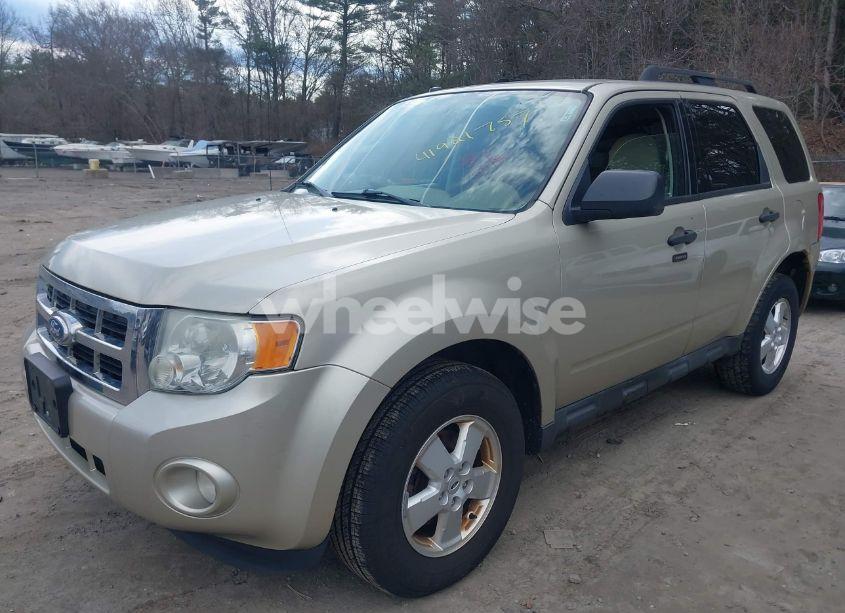 Photo 2 of 2011 Ford Escape XLT (VIN 1FMCU9D70BKA77676)