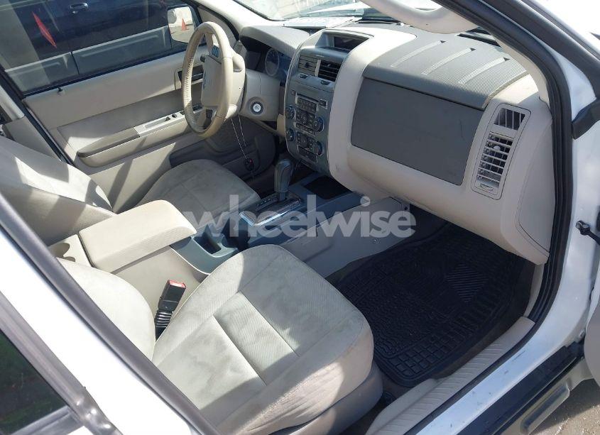 Photo 5 of 2011 Ford Escape XLT (VIN 1FMCU9D70BKB34152)