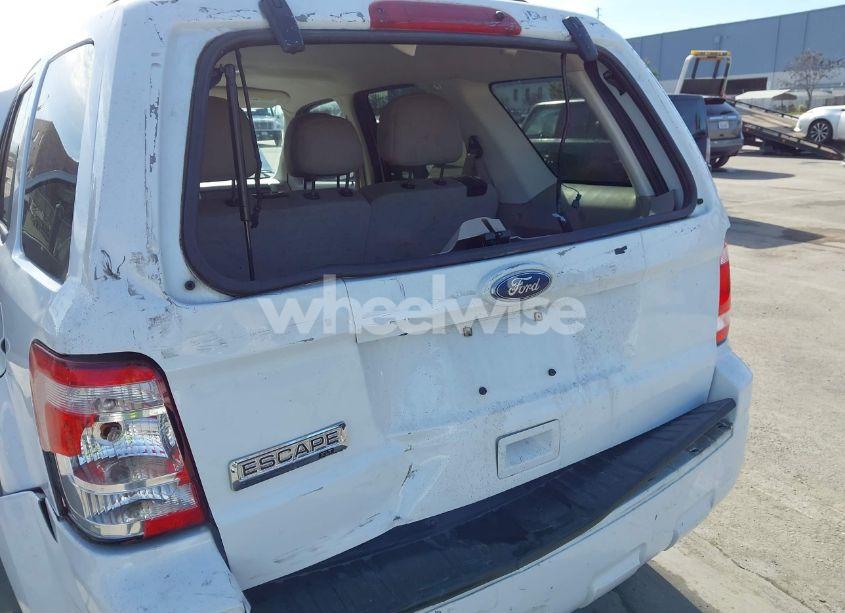 Photo 6 of 2011 Ford Escape XLT (VIN 1FMCU9D70BKB34152)