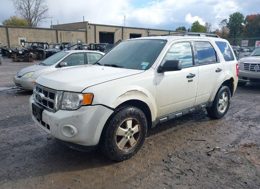 Photo 2 of 2012 Ford Escape XLT (VIN 1FMCU9D70CKC58374)