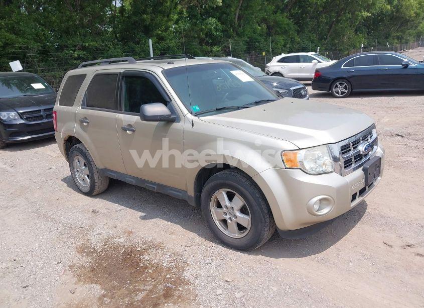 2010 Ford Escape XLT (VIN 1FMCU9D71AKA94985) main photo