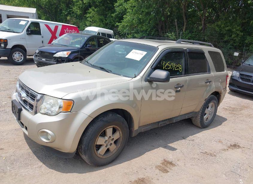 Photo 2 of 2010 Ford Escape XLT (VIN 1FMCU9D71AKA94985)