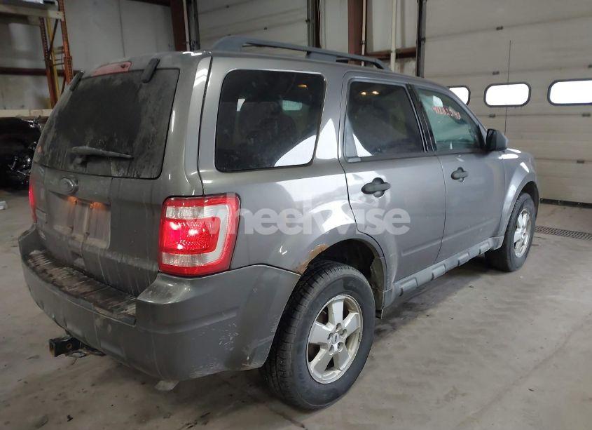 Photo 4 of 2010 Ford Escape XLT (VIN 1FMCU9D71AKB08321)