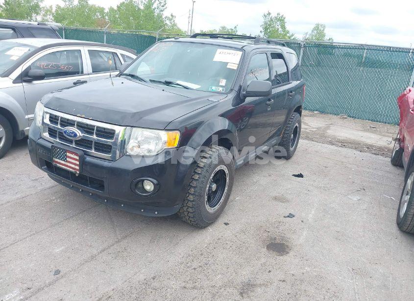 Photo 2 of 2011 Ford Escape XLT (VIN 1FMCU9D71BKA54083)