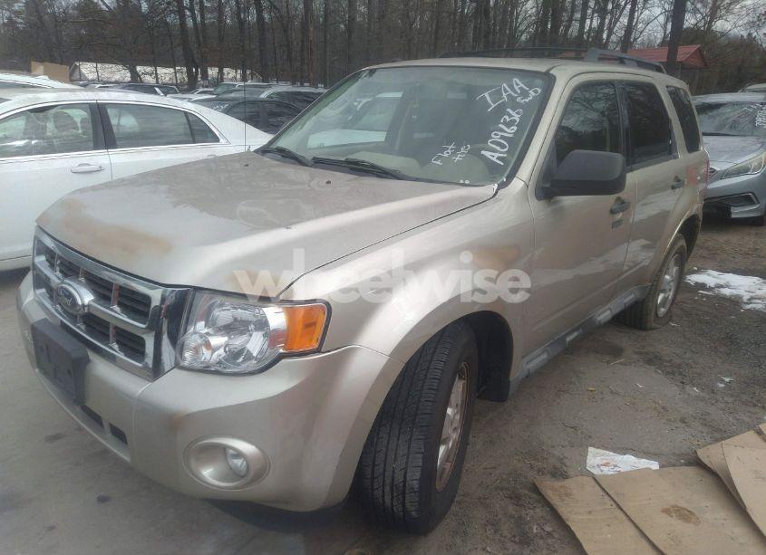 Photo 2 of 2010 Ford Escape XLT (VIN 1FMCU9D72AKA09636)