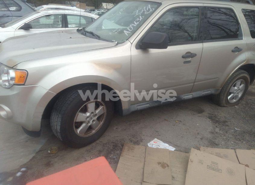 Photo 6 of 2010 Ford Escape XLT (VIN 1FMCU9D72AKA09636)