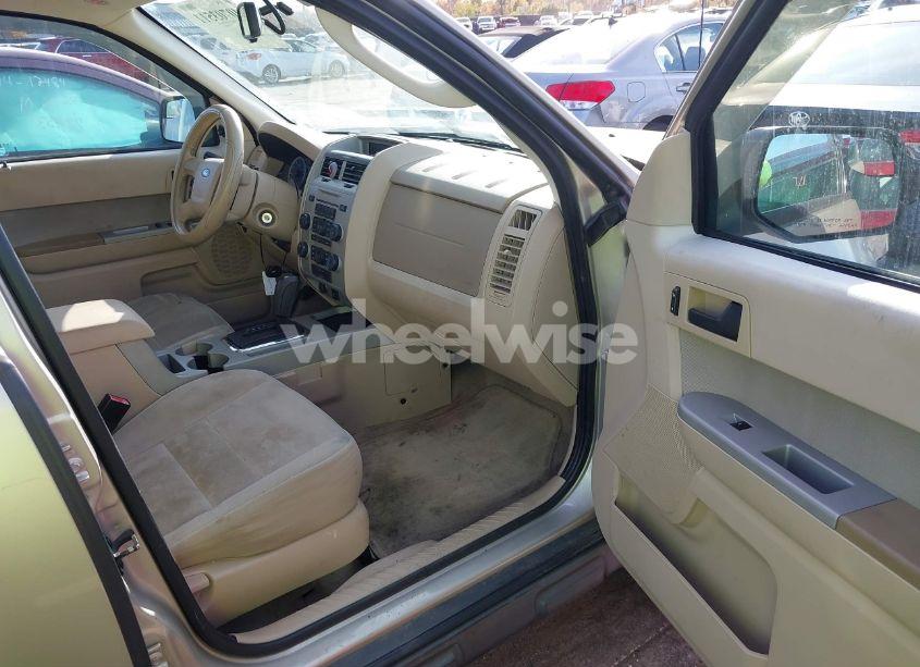 Photo 5 of 2010 Ford Escape XLT (VIN 1FMCU9D72AKC03826)