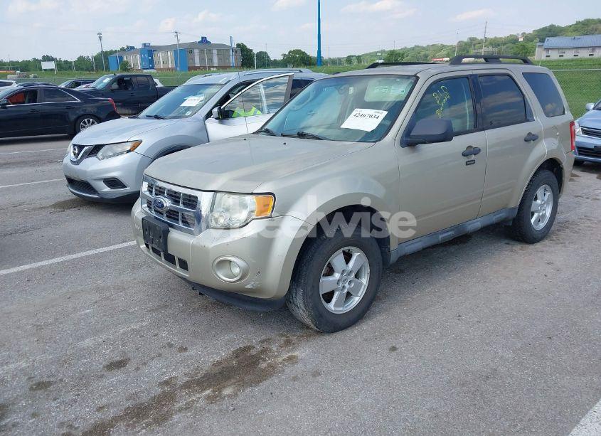 Photo 2 of 2010 Ford Escape XLT (VIN 1FMCU9D72AKC78719)