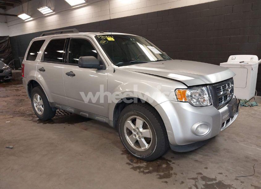 2010 Ford Escape XLT (VIN 1FMCU9D72AKD41544) main photo