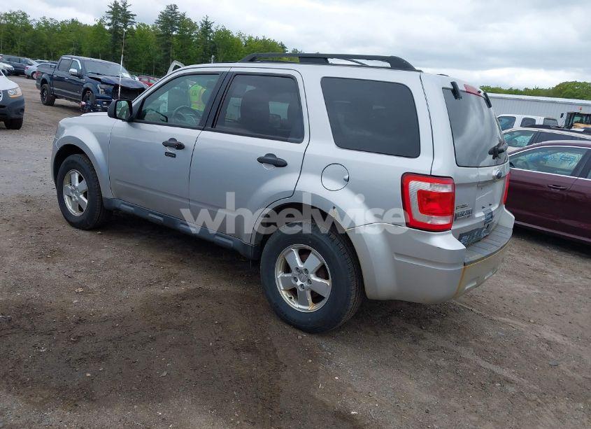 Photo 3 of 2011 Ford Escape XLT (VIN 1FMCU9D72BKA46722)
